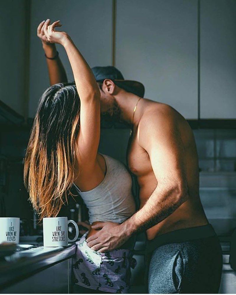 Порно Поцелуи На Кухне